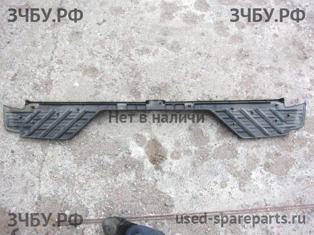 Nissan NP300 1 (D40) Накладка заднего бампера