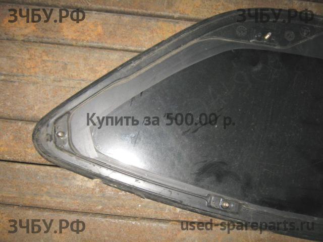 KIA Sportage 2 Стекло кузовное глухое правое