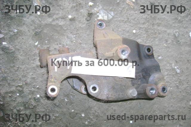 Mitsubishi L200 (4)[KB] Кронштейн насоса гидроусилителя