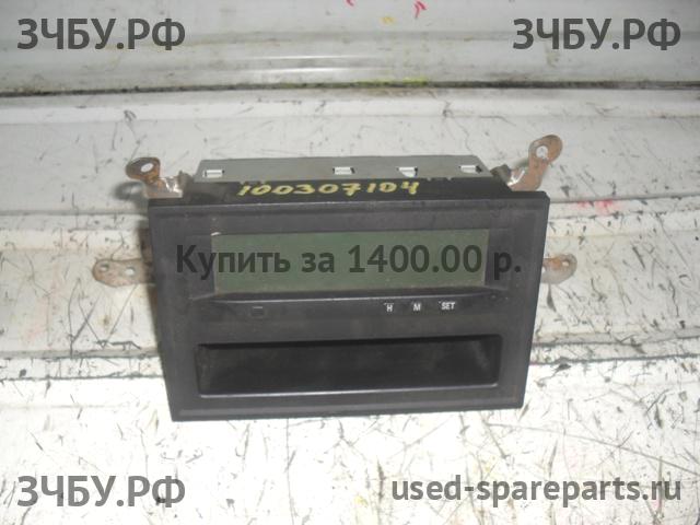 Mitsubishi Grandis (NA4W) Часы
