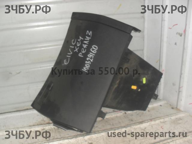 Honda Civic 8 (4D) Бардачок