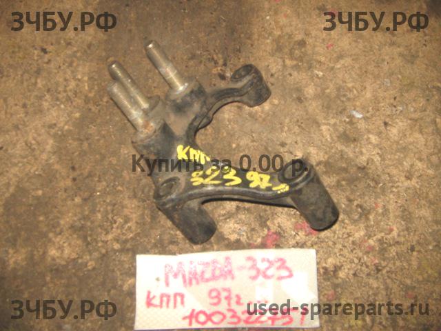 Mazda 323 [BA] Опора КПП