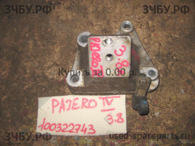 Mitsubishi Pajero/Montero 4 Кронштейн