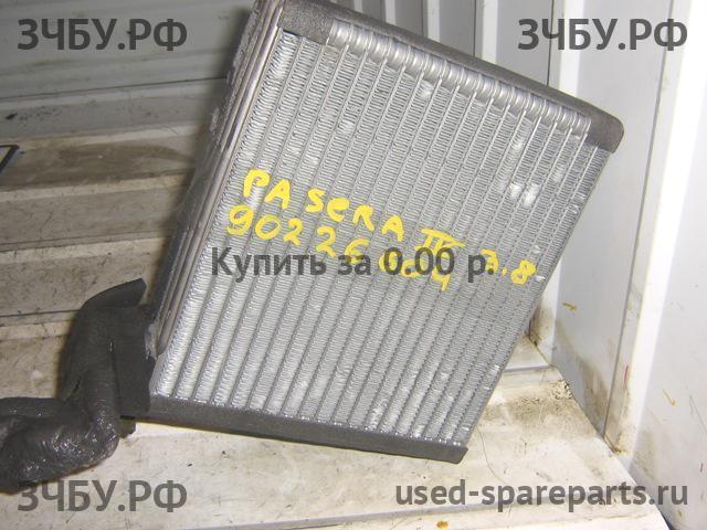 Mitsubishi Pajero/Montero 4 Испаритель кондиционера (радиатор)