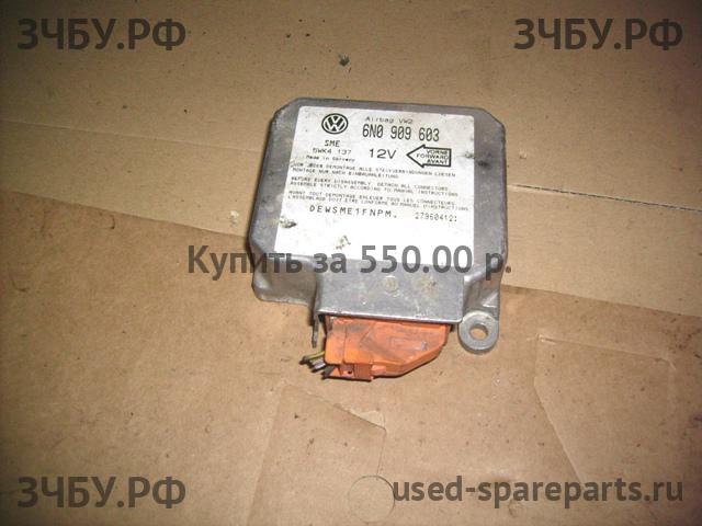 Volkswagen Golf 3 Блок управления AirBag (блок активации SRS)
