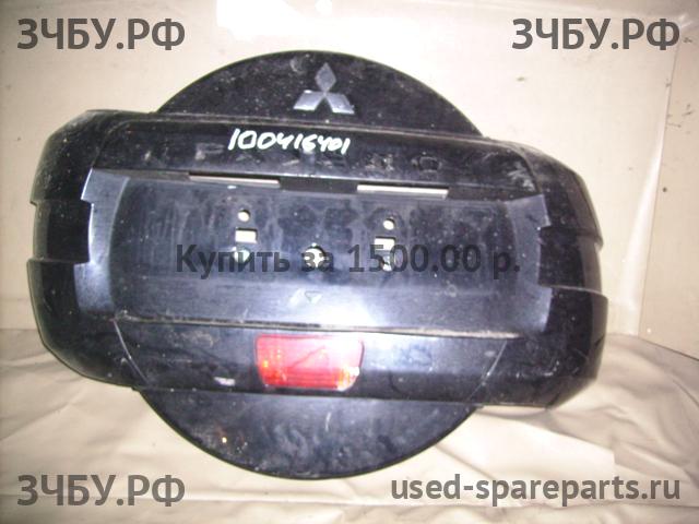 Mitsubishi Pajero/Montero 4 Накладка на дверь багажника