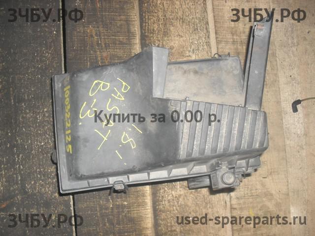Volkswagen Passat B3 Корпус воздушного фильтра