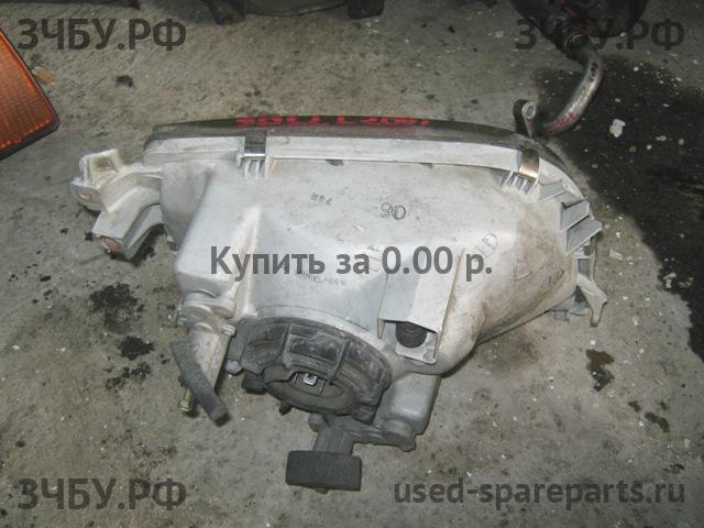 Toyota Hi Ace (4) Фара левая