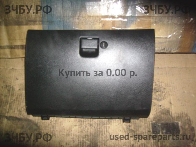 Nissan Primera P10 Бардачок