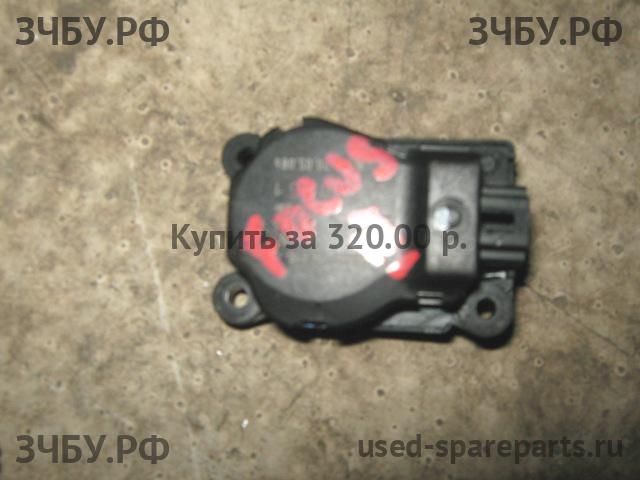 Ford Focus 2 (рестайлинг) Моторчик заслонки печки