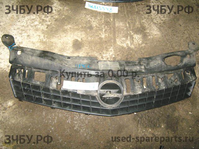 Opel Astra H Решетка радиатора