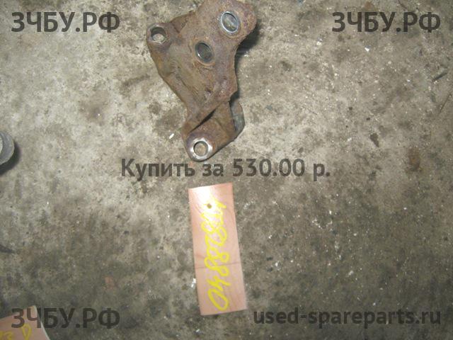 Toyota RAV 4 (2) Кронштейн крепления ДВС