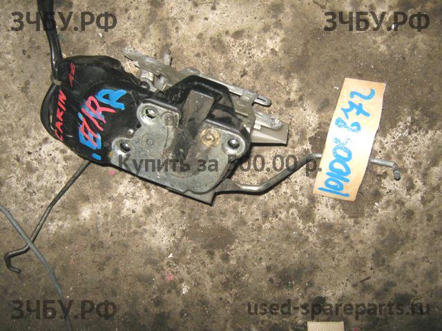 Toyota Carina.E (T190) Замок двери передней правой