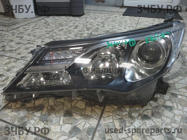 Toyota RAV 4 (4) Фара левая