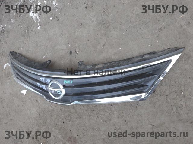 Nissan Tiida 1 Решетка радиатора