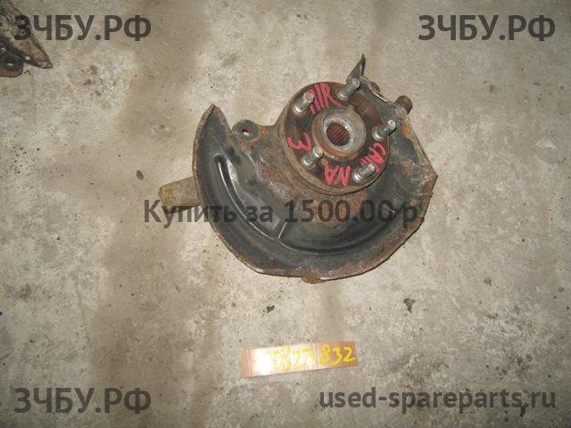 Toyota Carina.E (T190) Кулак поворотный передний правый (со ступицей)