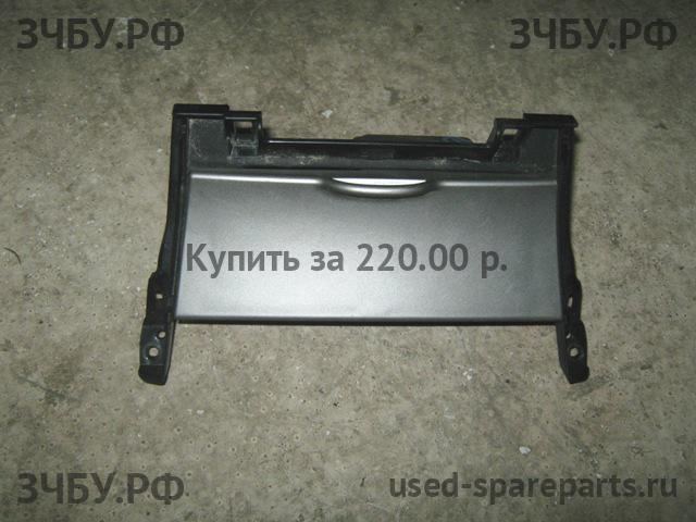 Toyota Corolla (E14 - E15) Пепельница