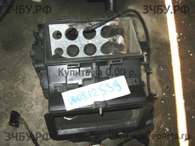 Audi 80/90 [B3] Корпус отопителя (корпус печки)
