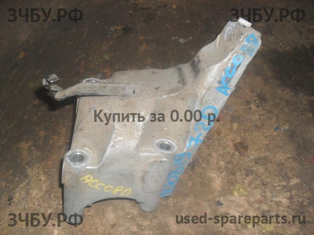 Honda Accord 7 Кронштейн