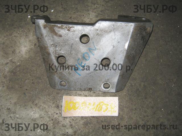 Dodge Neon 2 Кронштейн