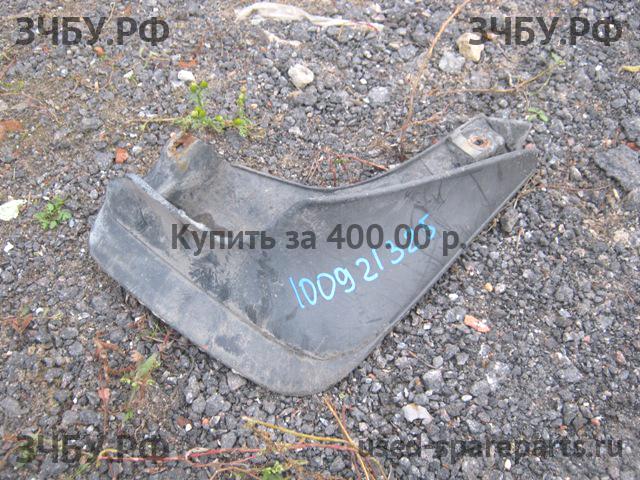 Toyota Carina.E (T190) Брызговик задний левый
