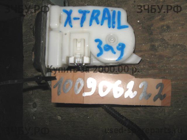 Nissan X-Trail 2 (T31) Замок багажника