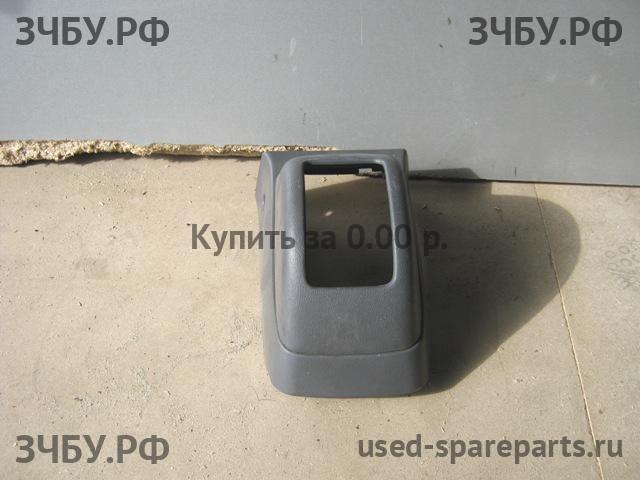 Nissan March K11 Консоль между сиденьями (Подлокотник)