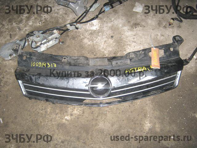 Opel Astra H Решетка радиатора