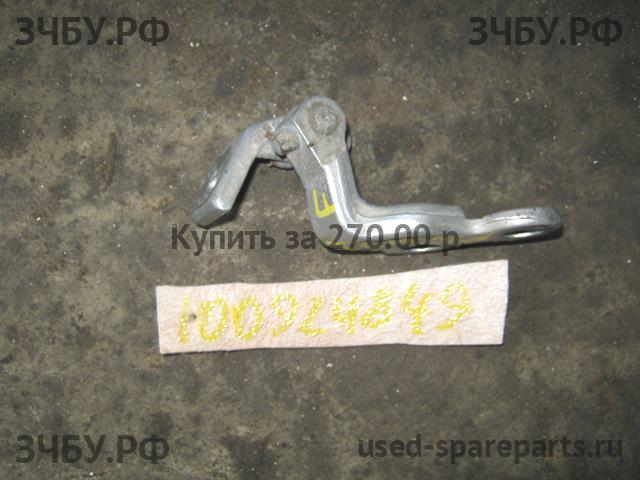 Ford Focus 1 Петля двери