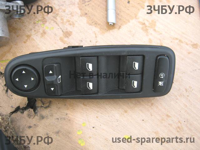 Citroen C5 (2) Кнопка стеклоподъемника передняя левая (блок)