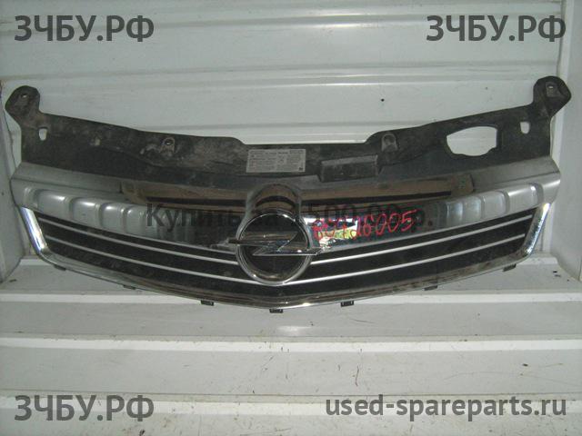Opel Astra H Решетка радиатора