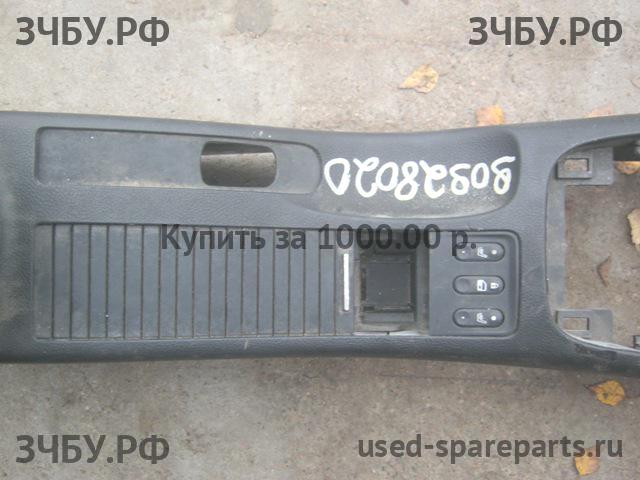 Nissan Primera P12 Консоль между сиденьями (Подлокотник)