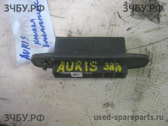 Toyota Auris 1 (E150) Кнопка открывания багажника