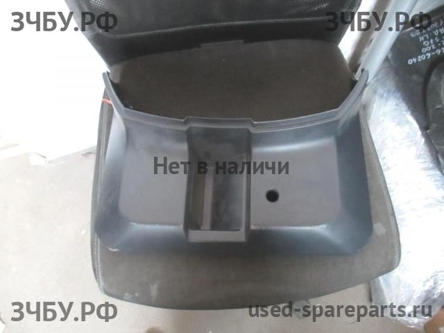 Mitsubishi Pajero/Montero 4 Накладка на дверь багажника