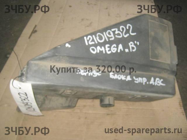 Opel Omega B Крышка блока предохранителей