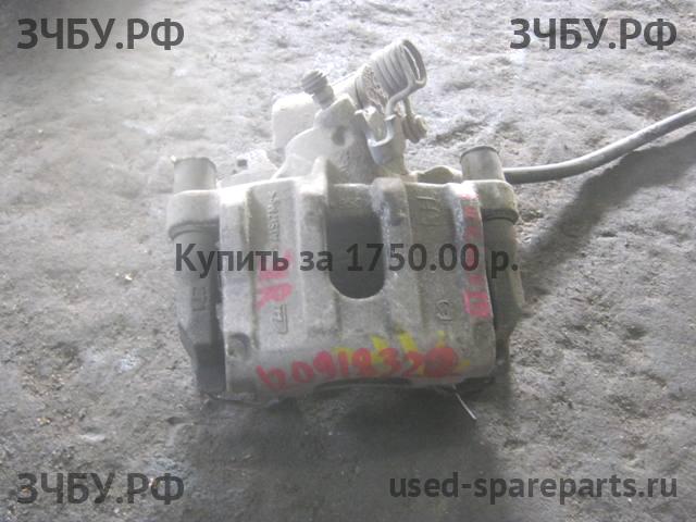 Ford Focus 3 Суппорт задний правый (в сборе со скобой)