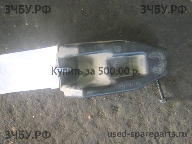 Ford Focus 3 Кронштейн бампера задний
