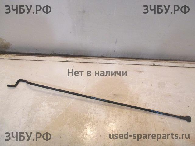 Toyota Avensis 2 Держатель капота (Упор капота)
