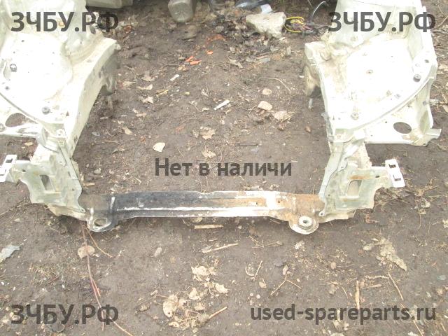Toyota Avensis 2 Балка подрадиаторная