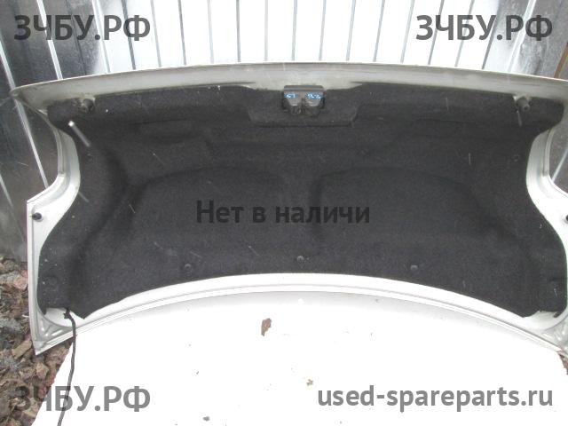 Toyota Avensis 2 Обшивка крышки багажника
