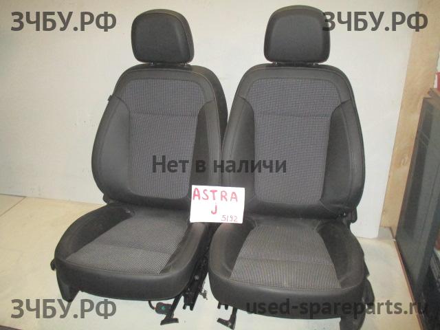 Opel Astra J Сиденья (комплект)
