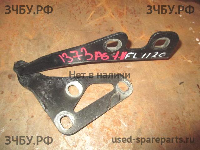 Opel Astra H Петля капота