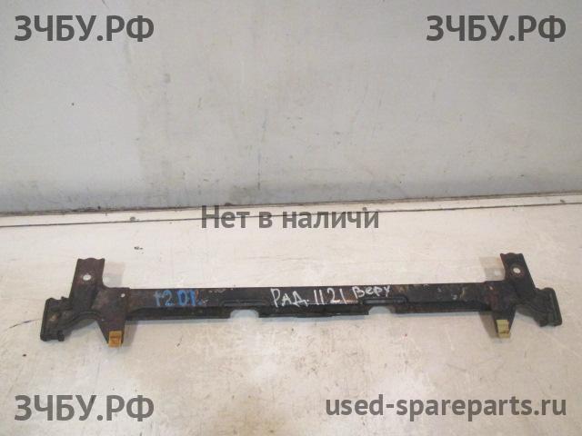Subaru Legacy 2 (B11) Кронштейн радиатора