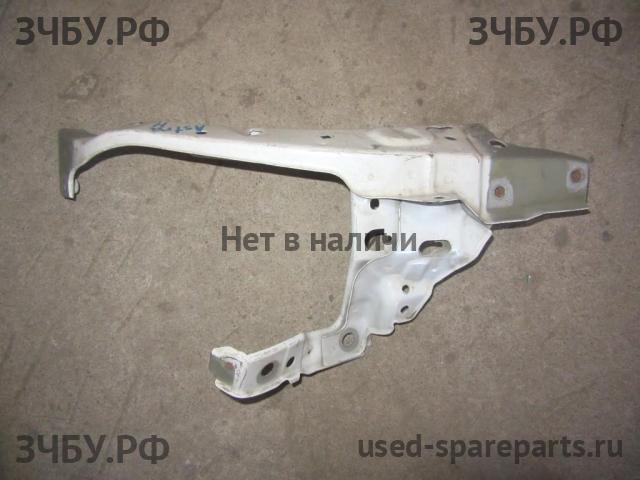 Opel Astra H Кронштейн фары правой