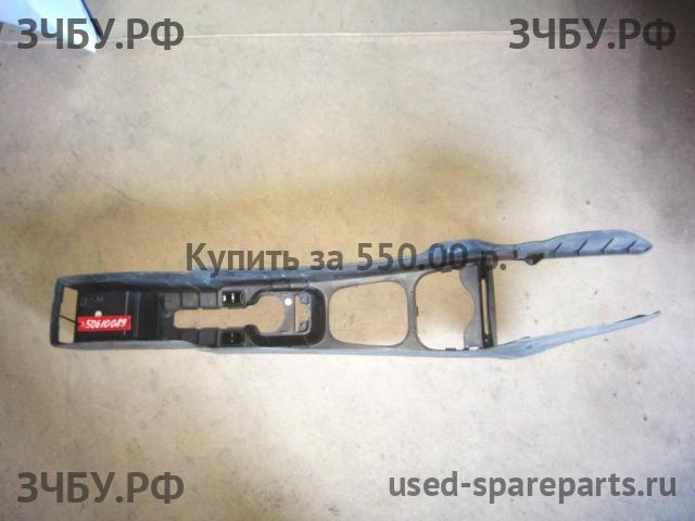 Mitsubishi Space Star Консоль между сиденьями (Подлокотник)
