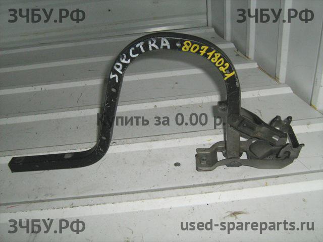 KIA Spectra Петля двери багажника