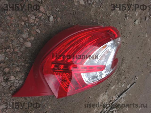 Peugeot 208 (1) Фонарь правый