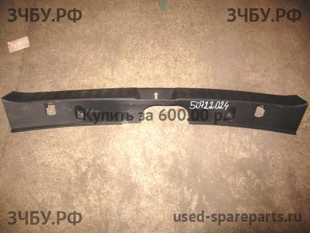 Subaru Impreza 3 (G12) Обшивка багажника задней панели