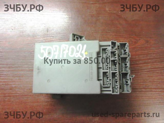 Honda Civic 8 (4D) Блок предохранителей (в салон)