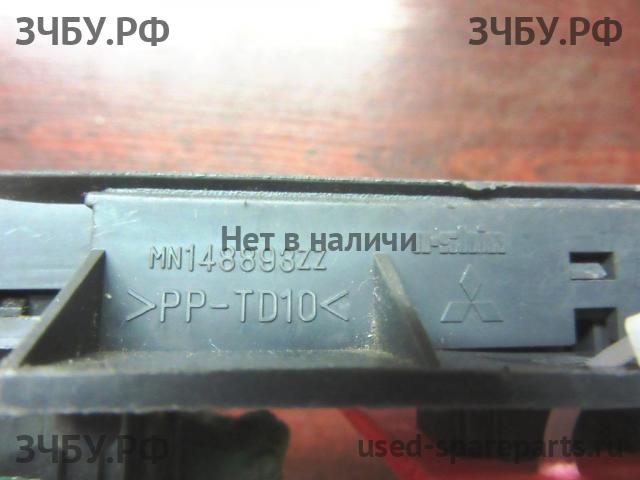 Mitsubishi Colt 6 (Z30) Накладка декоративная на торпедо